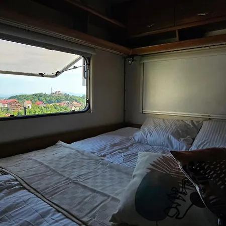 캠프장 Campervan Romantic Getaway In Old Town 브라쇼브